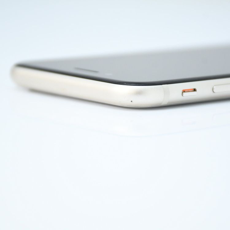 �ڽ����Хåƥ꡼81����վ����ʡ�docomo SIM�ե꡼ iPhoneSE �裳���� 64GB