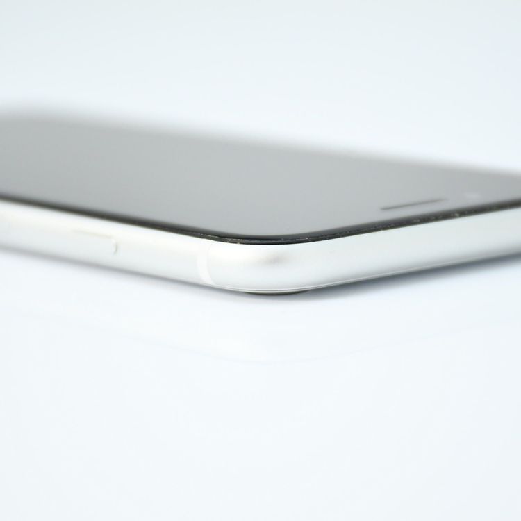 ʡХåƥ꡼83%SIMե꡼ iPhone SE 2 128GB ۥ磻