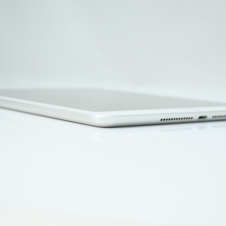 �ڱվ����ʡ��Хåƥ꡼��������87���SIM�ե꡼iPad ��5���� 32GB ����С�