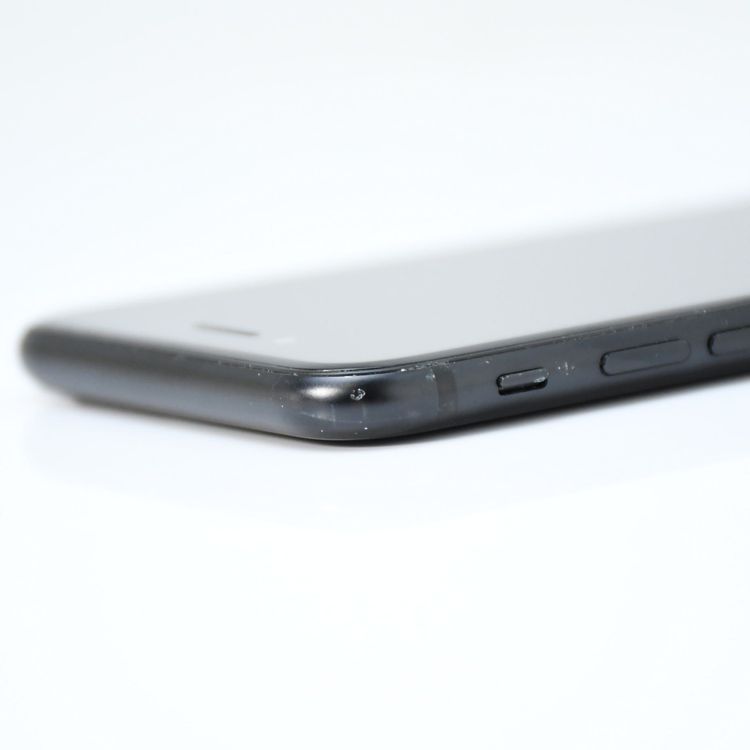 �ڱվ����ʡ�docomo SIM�ե꡼ iPhone SE �裲���� 64GB �֥�å�