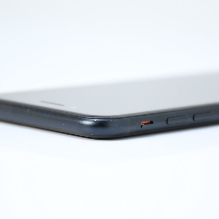 �ڱվ����ʡ������Хåƥ꡼82���SIM�ե꡼ iPhoneSE �裳���� 128GB