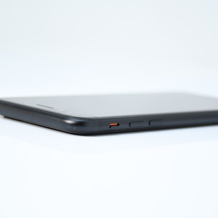 �ڽ����Хåƥ꡼�������� 92���SIM�ե꡼ iPhone SE �裲���� 64GB �֥�å�