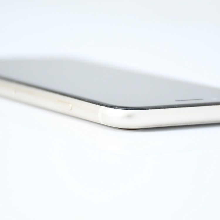 �����ʡ������Хåƥ꡼90%��SIM�ե꡼ iPhone SE��3���� 64GB�������饤��