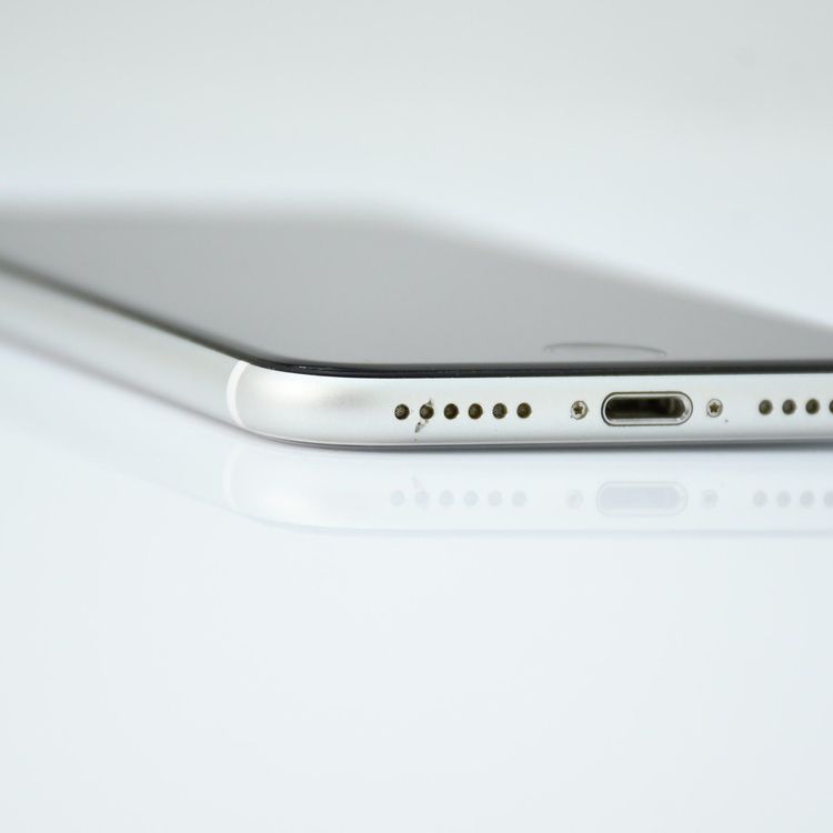 �ڱվ����ʡ������Хåƥ꡼��������91���SIM�ե꡼iPhone SE �裲���� 128GB