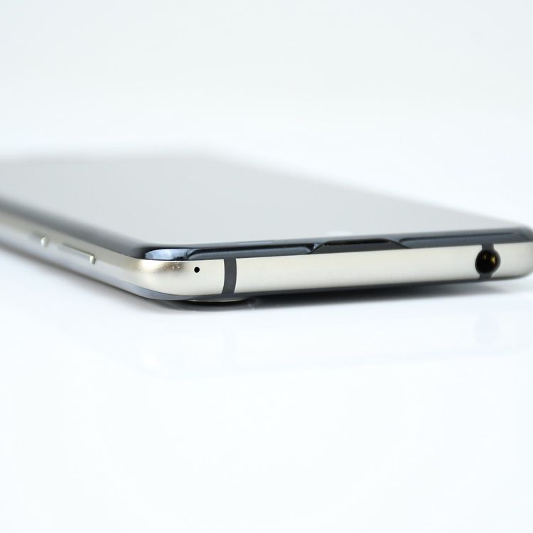 �ڱվ����ʡ������ɹ��� SIM�ե꡼ docomo AQUOS R3 SH-04L �֥�å�