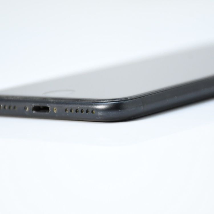 �ڱվ����ʡ�SIM�ե꡼ iPhone SE �裲���� 64GB �֥�å�