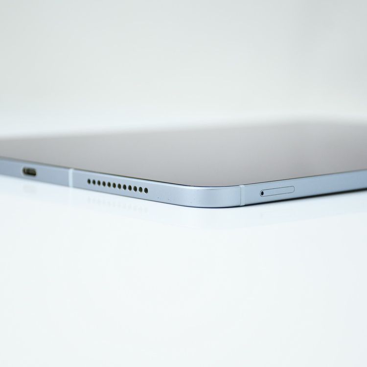 �����ʡ�docomo SIM�ե꡼iPad Air ��4���� 64GB �������֥롼