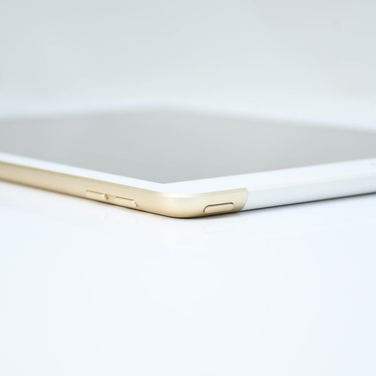 ʡdocomo SIMե꡼iPad(5) Wi-Fi + Cellular 32GB