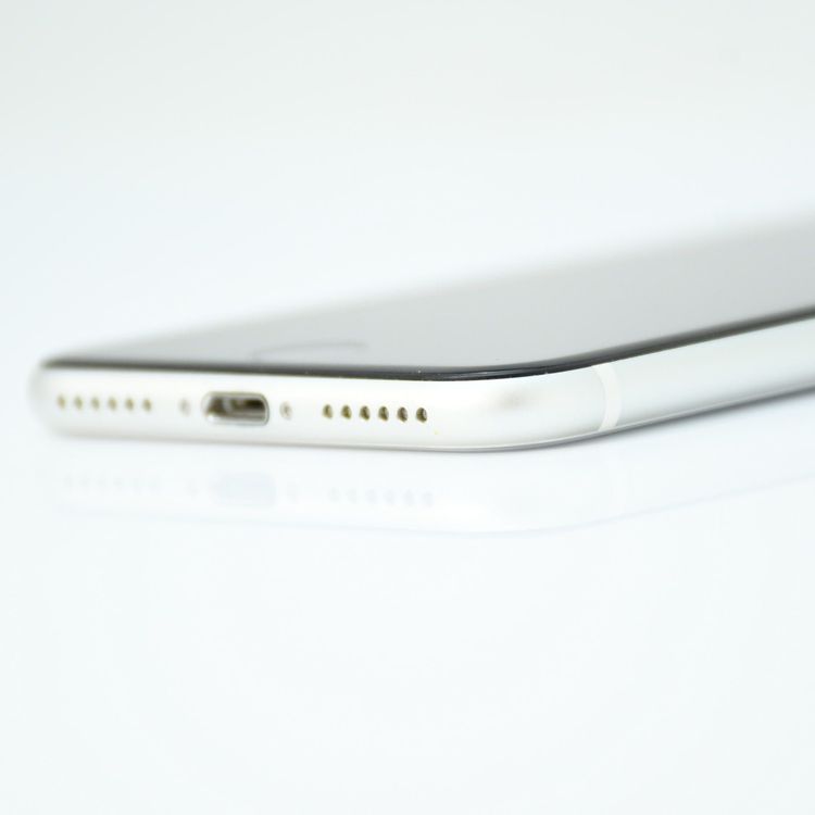 �����ʡ���°�ʴ�����docomo SIM�ե꡼ iPhone SE �裲���� 64GB �ۥ磻��