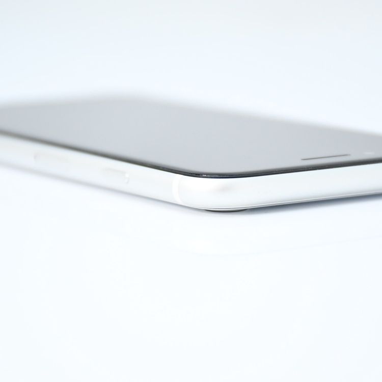 ��ư��ġ�����100 %�����ʡ�SIM�ե꡼ iPhone SE�裲���� 64GB �ۥ磻��