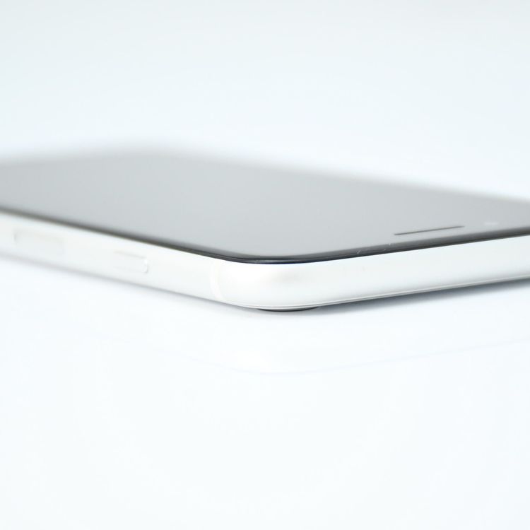 �����ʡ������Хåƥ꡼84���SIM�ե꡼ iPhone SE �裲���� 64GB �ۥ磻��