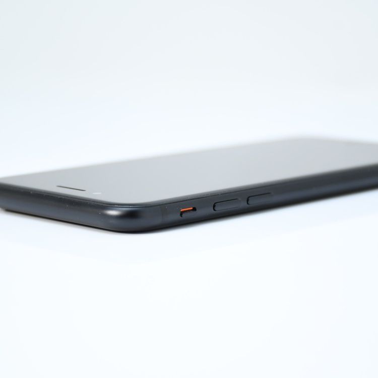 �ڽ����Хåƥ꡼�������� 81���SIM�ե꡼ iPhone SE �裲���� 64GB �֥�å�