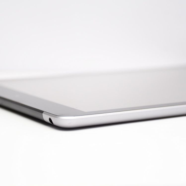 �����ʡ�docomo SIM�ե꡼iPad ��5���� 128GB ���ڡ������쥤