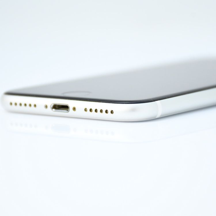 �����ʡ�SIM�ե꡼ iPhone SE �裲���� 128GB �ۥ磻��