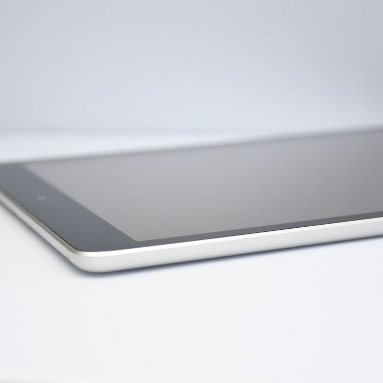 �ڱվ����ʡ�iPad ��9���� Wi-Fi 64GB ����С�