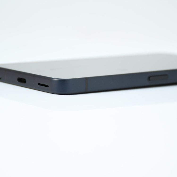 �ڿ���Ʊ�͡���°�ʴ�����SIM�ե꡼ docomo AQUOS sense9 SH-53E �֥�å�