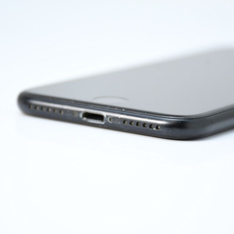 �ڱվ����ʡ��������SIM�ե꡼ iPhone SE �裲���� 64GB �֥�å�