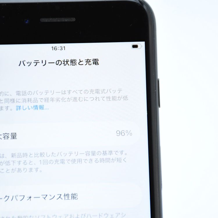 �ڽ����Хåƥ꡼95%��docomo SIM�ե꡼ iPhoneSE �裳���� 64GB�ߥåɥʥ���