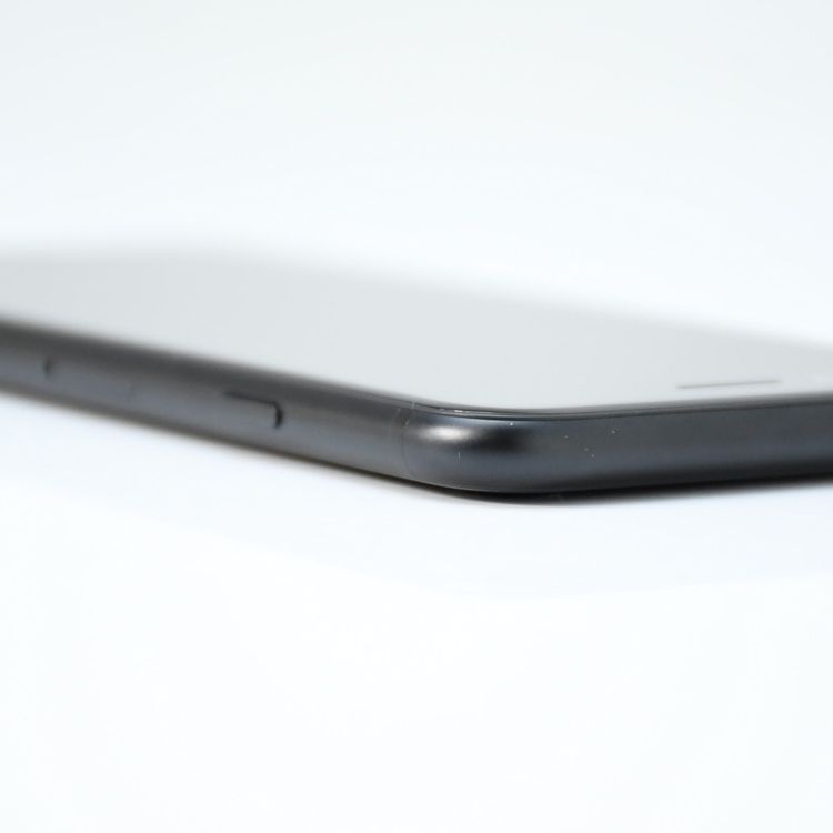 �����ʡ������Хåƥ꡼82���SIM�ե꡼ iPhone SE �裲���� 64GB �֥�å�