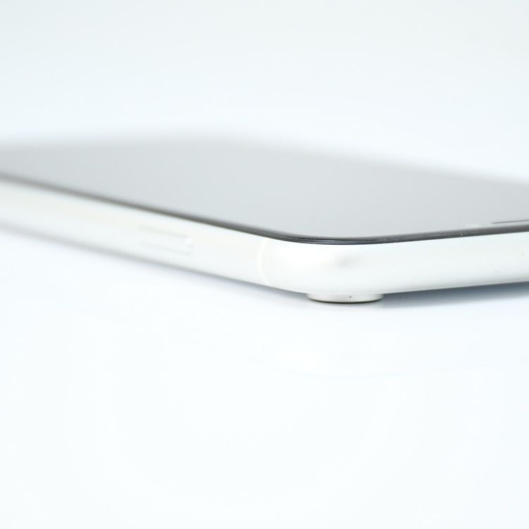 �ڱվ����ʡ������Хåƥ꡼82���au SIM�ե꡼ iPhone XR 128GB �ۥ磻��