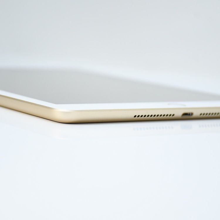 �����ʡ��Хåƥ꡼��������81���docomo SIM�ե꡼iPad ��5���� 32GB �������