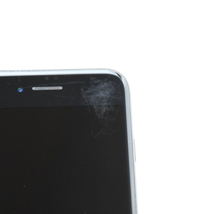 �ڽ����Хåƥ꡼�������� 85���SIM�ե꡼ iPhone SE �裲���� 64GB �֥�å�