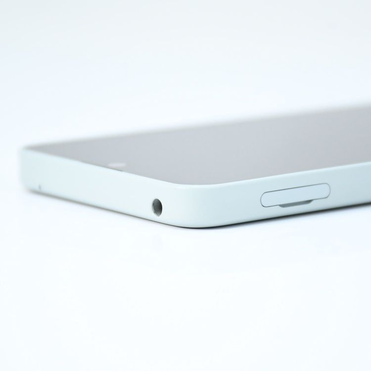 �ڿ���Ʊ�͡�SIM�ե꡼ docomo AQUOS wish3 SH-53D ���꡼��