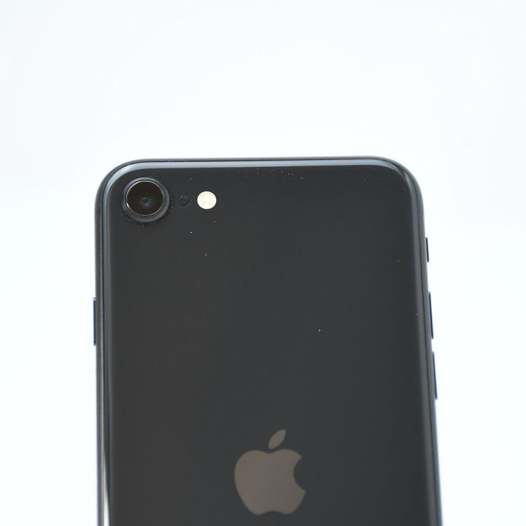 �ڽ�������85%��docomo SIM�ե꡼ iPhone SE��2���� 64GB �֥�å�