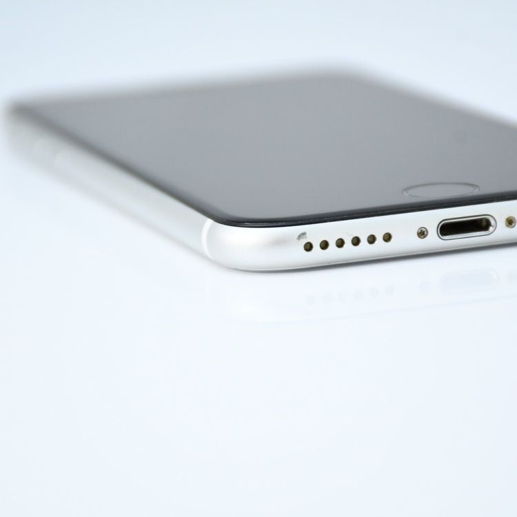 �ڱվ����ʡ������Хåƥ꡼��������86���SIM�ե꡼iPhone SE �裲���� 128GB