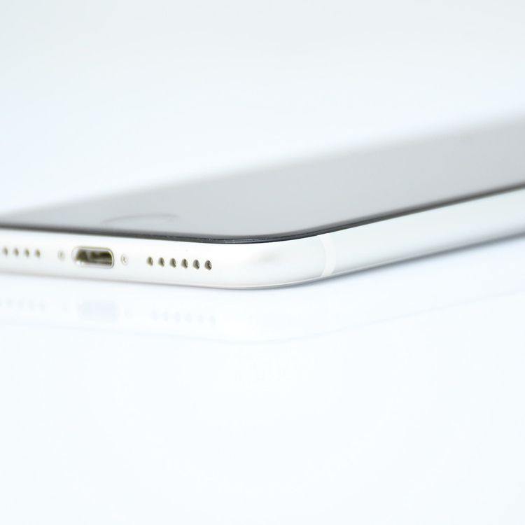 �����ʡ�docomo iPhone SE �裲���� 64GB �ۥ磻��