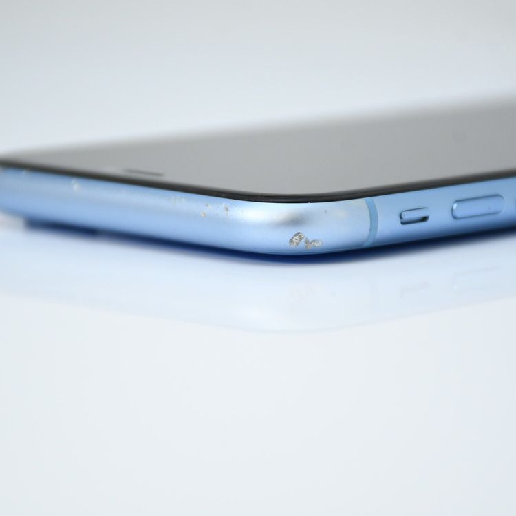 �ڽ����Хåƥ꡼82���au SIM�ե꡼ iPhone XR 128GB �֥롼