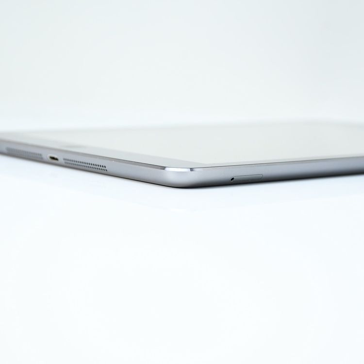 �ڥХåƥ꡼��������91������ʡ�au iPad Air 16GB
