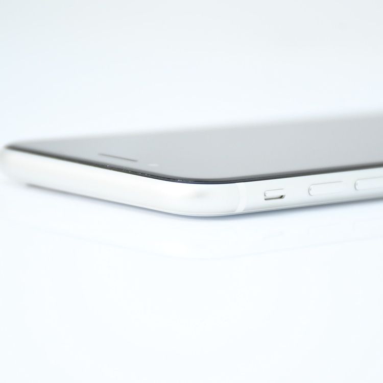 �����ʡ�docomo iPhone SE �裲���� 64GB �ۥ磻��