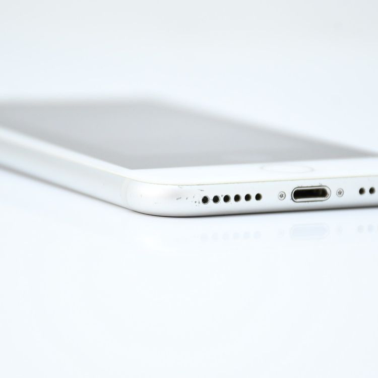 ��ư���ǽ���Хåƥ꡼�������� 81���SIM�ե꡼ iPhone7 32GB ����С�