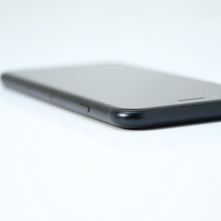 �ڽ����Хåƥ꡼83%���վ����ʡ�SIM�ե꡼ iPhoneSE �裳���� 64GB �ߥåɥʥ���