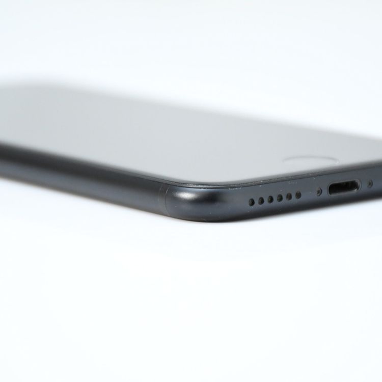 �ڱվ����ʡ�iPhone SE �裲���� 64GB �֥�å�