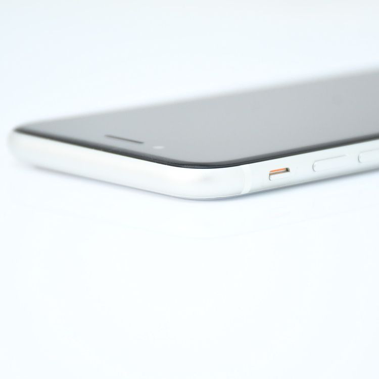 ��ư��ġ�����100 %�����ʡ�SIM�ե꡼ iPhone SE�裲���� 128GB �ۥ磻��