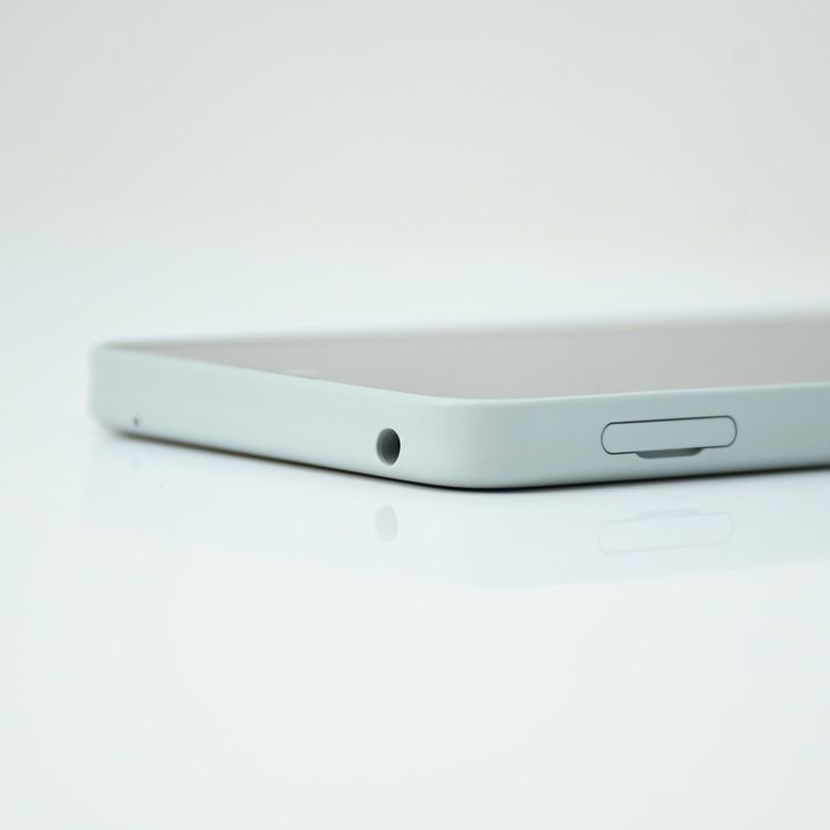 �ڿ���Ʊ�͡�SIM�ե꡼ docomo AQUOS wish3 SH-53D ���꡼��