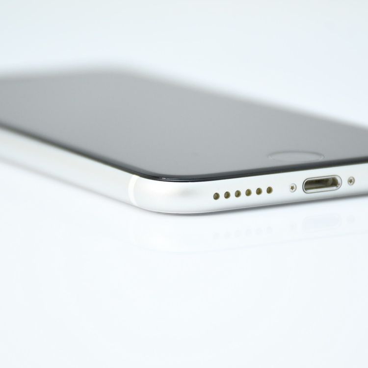 ڱվʡdocomo SIMե꡼ iPhone SE 裲 128GB ۥ磻