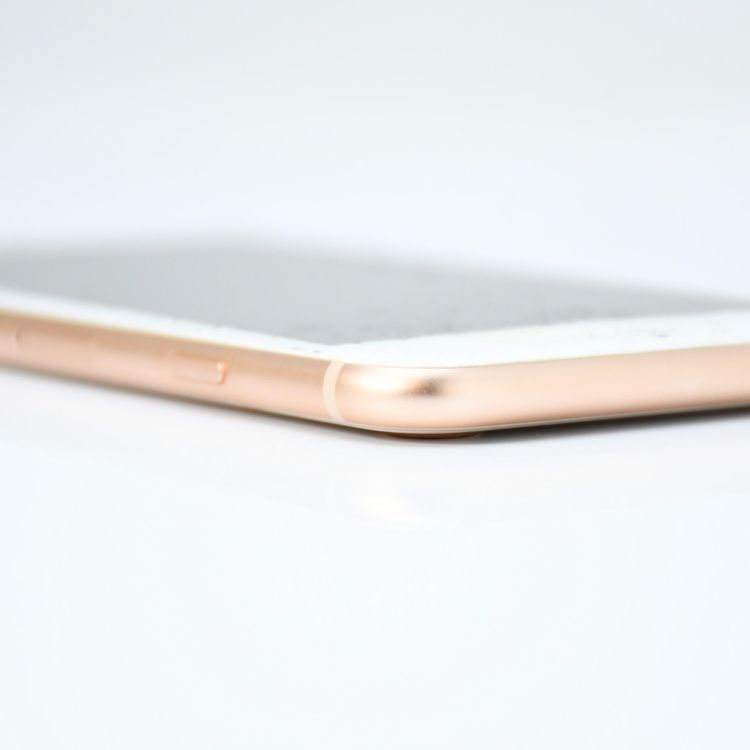 �ڱվ�����ư���ǽ������󥯡�SIM�ե꡼ iPhone8 64GB �������