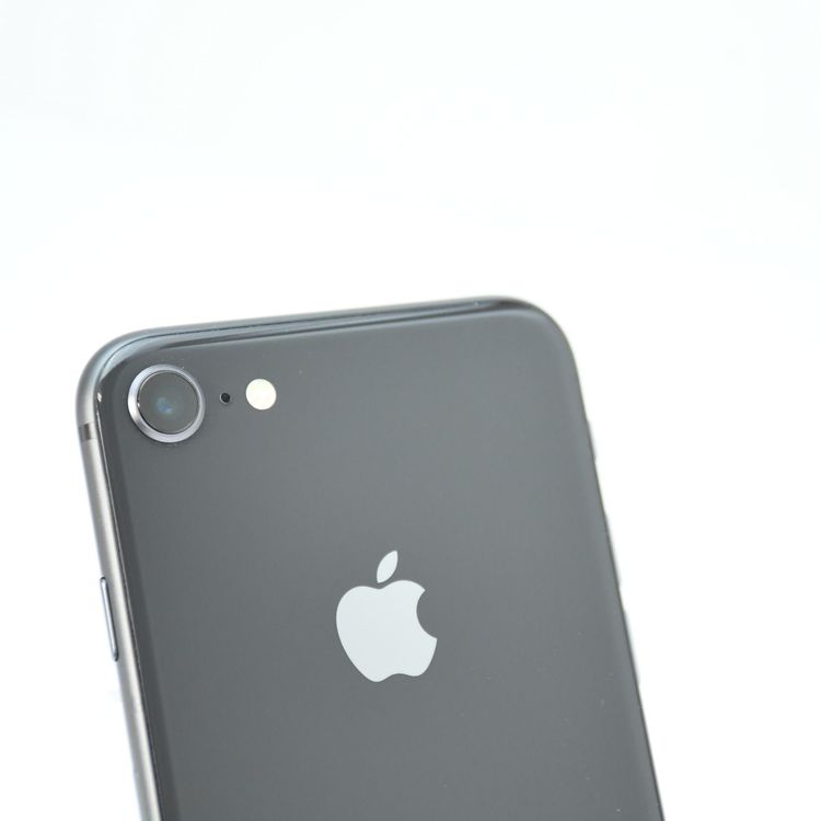 �ڥХåƥ꡼��������94���SIM�ե꡼ iPhone8 64GB ���ڡ������쥤