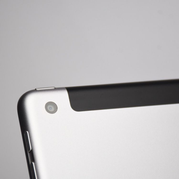 �����ʡ�docomo SIM�ե꡼iPad ��5���� 128GB ���ڡ������쥤