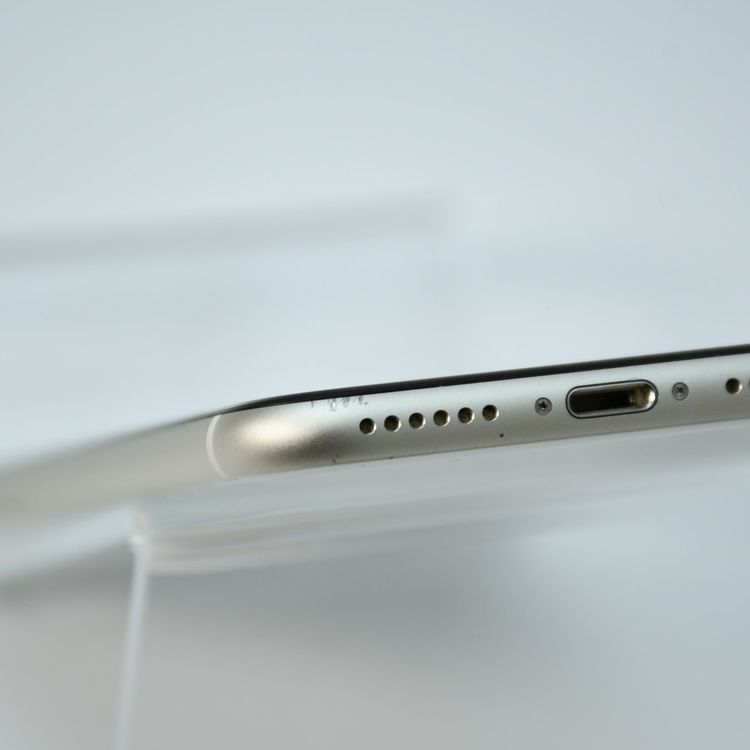 �ڽ����Хåƥ꡼84%��SIM�ե꡼ iPhoneSE �裳���� 64GB �������饤��