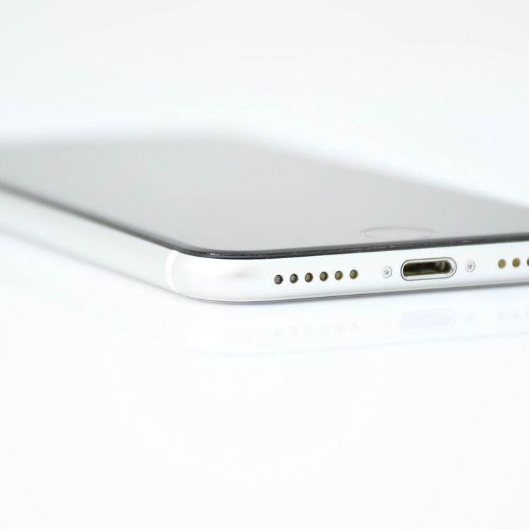 �ڽ����Хåƥ꡼85���SIM�ե꡼ iPhone SE �裲���� 64GB �ۥ磻��