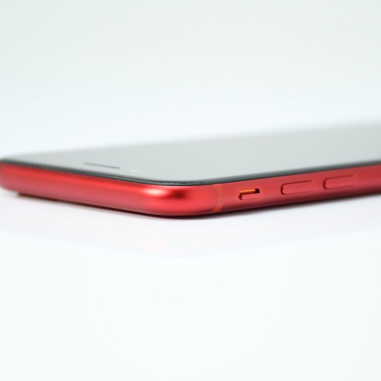 �����ʡ�docomo SIM�ե꡼ iPhone SE �裲���� 64GB ��å�