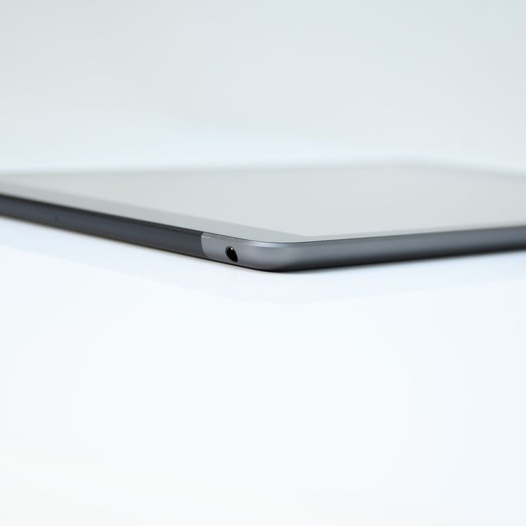 �ڥ����ȥ���饸��󥯡�iPad ��8���� Wi-Fi��ǥ� 32GB ���ڡ������쥤