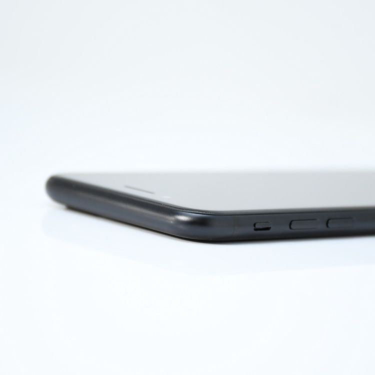 �ڽ����Хåƥ꡼��������100���SIM�ե꡼ iPhone SE �裲���� 64GB �֥�å�