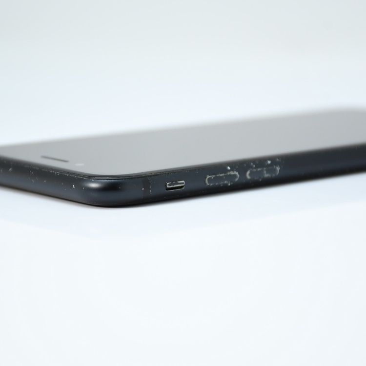 �ڱվ����ʡ�au SIM�ե꡼ iPhone SE �裲���� 64GB �֥�å�