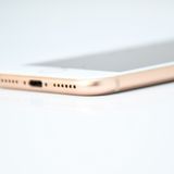 �ڱվ�����ư���ǽ������󥯡�SIM�ե꡼ iPhone8 64GB �������