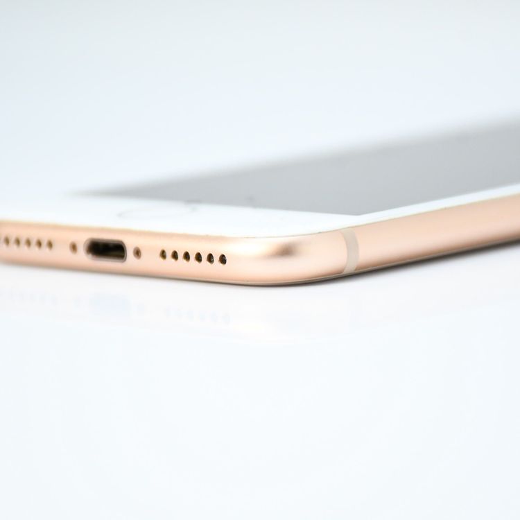 �ڱվ�����ư���ǽ������󥯡�SIM�ե꡼ iPhone8 64GB �������